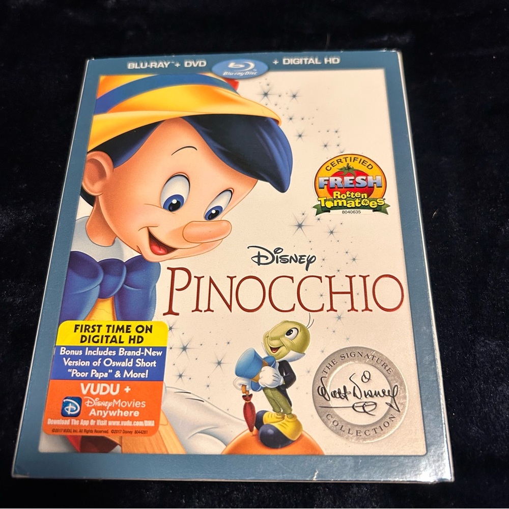 Disney Pinocchio Blu-ray‎ DVD Digital HD with Blue and White Cover